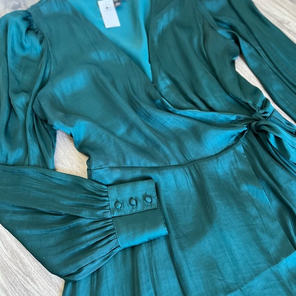 Banana Republic Silk wrap around dress - Picture 5 of 6